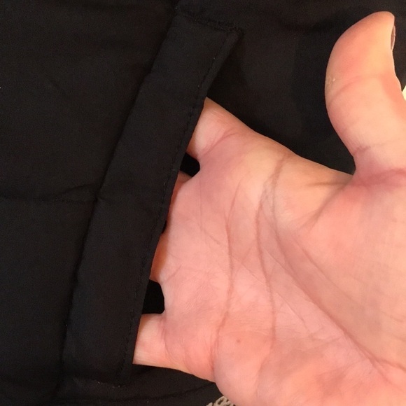 Aeropostale Medium Black & Silver Puffer Vest - Picture 5 of 7